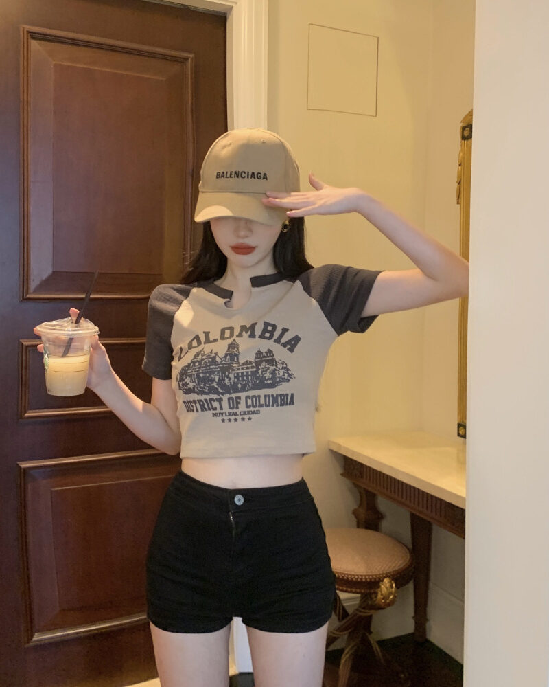 Bold Contrast Crop Tee – Cute Summer Vibes